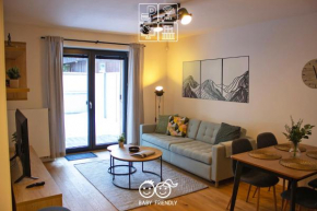 ENJOYHARRACHOV Atraktivní klidné studio 3 v centru Harrachova s parkováním, velkou terasou, Wifi-WLAN, SAT zdarma, možností dobíjení auta, výhledem do zahrady a na romantický kostelík